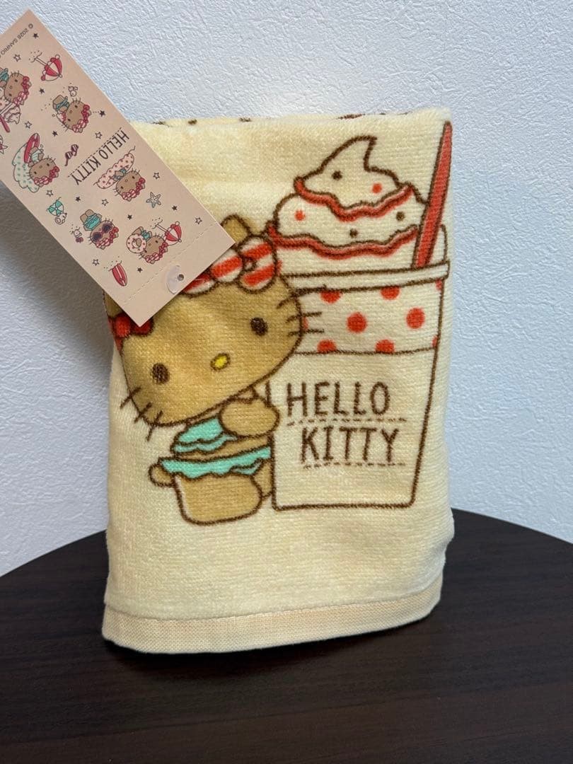 Hello Kitty Suntan Beach Towel With Rubber Mascot Carabiner 14+ Soft
