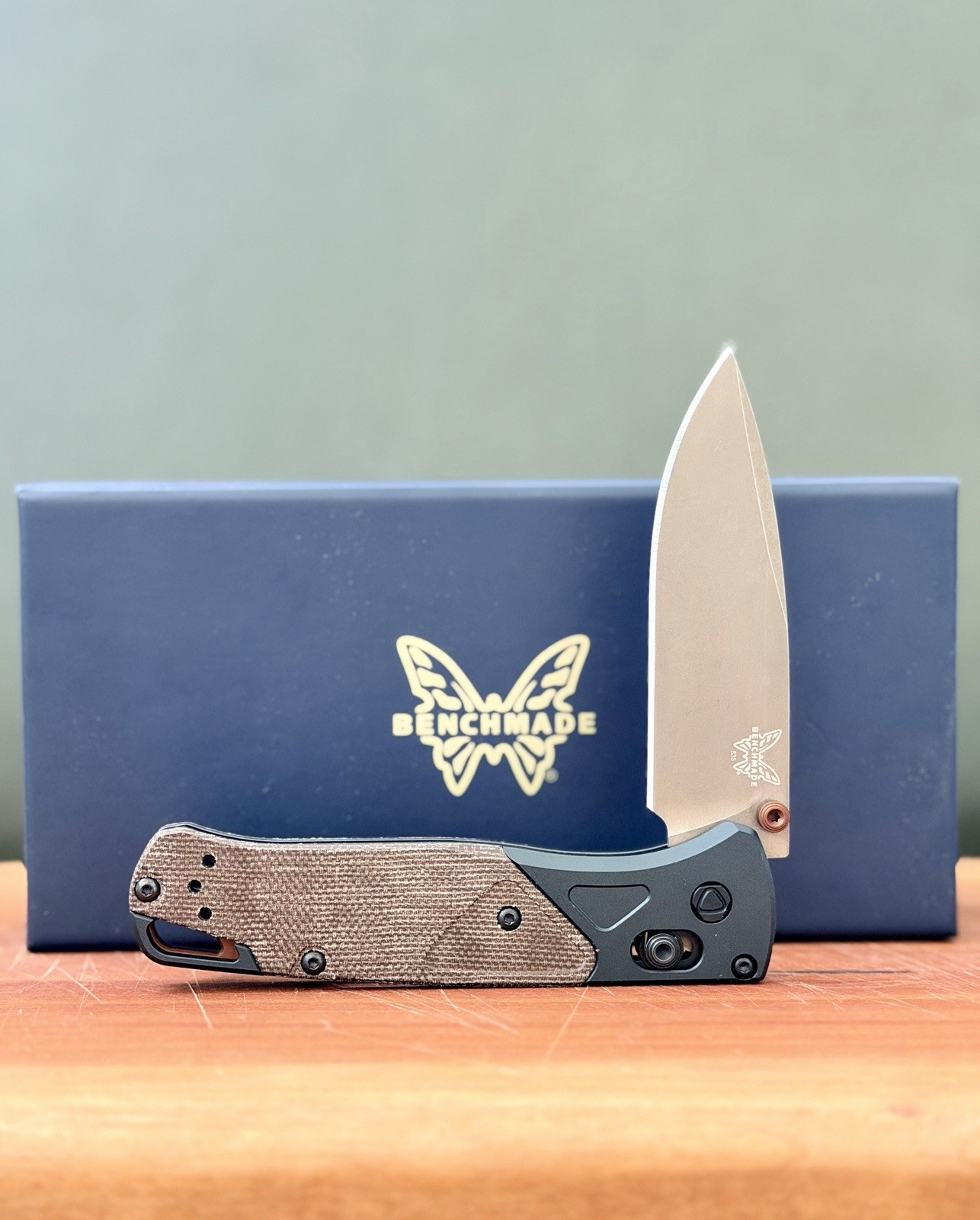 Benchmade 535FE-2602 Bugout AXIS Drop Point Taiga Green S90V FDE New USA