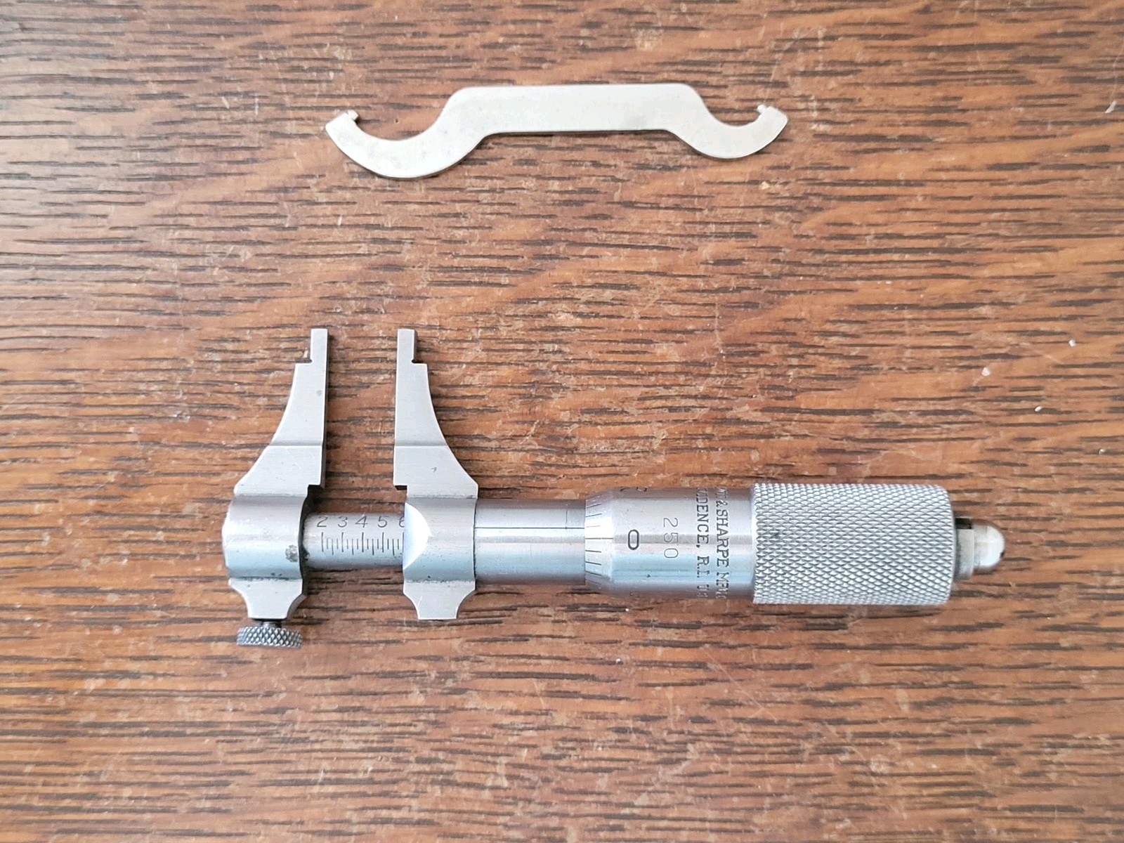 Vintage Brown & Sharpe No. 250 Inside Micrometer Caliper 0.2-1.0″ w/Wrench