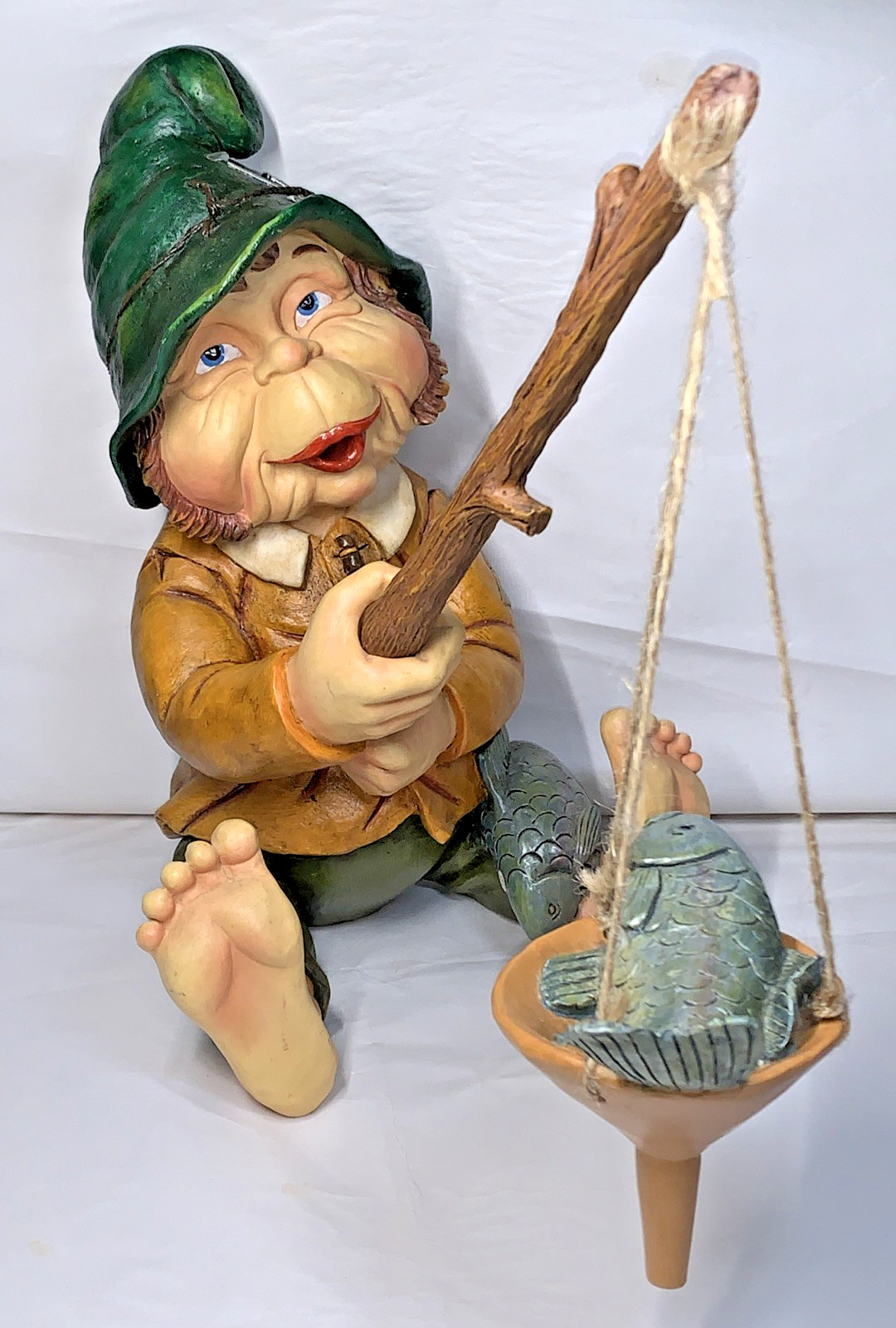 Efteling Het Volk van Laaf ~ Latijn Fishing – Elf Collectible Garden Statue
