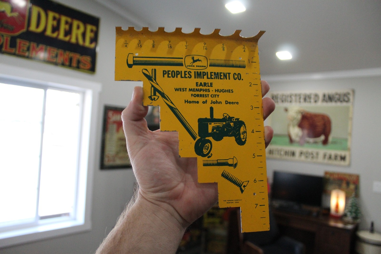 SCARCE 1950s JOHN DEERE BOLT DRILL GAUGE PAINTED METAL DEALER PROMO SIGN MEMPHIS