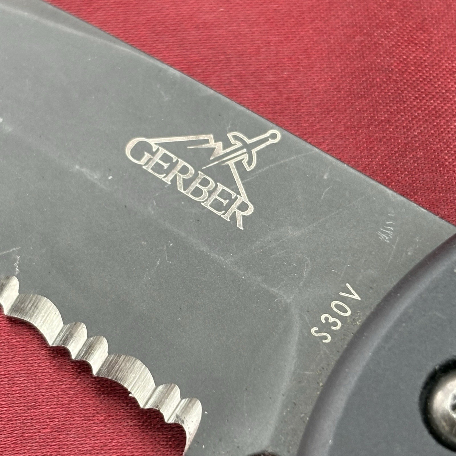 GERBER FOLDING COMBAT 06 MODEL KNIFE🇺🇸S30V SERRATED-PLAIN W/SHEATH-EXCELLENT