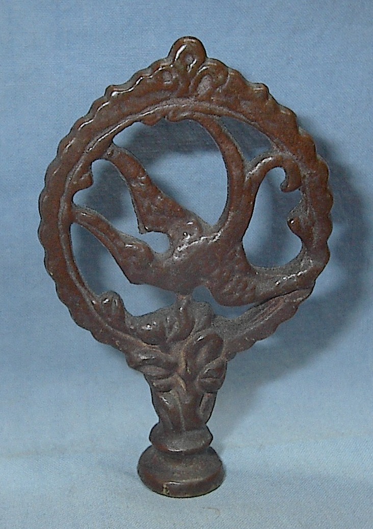 VINTAGE LAMP SHADE SOLID BRASS FINAL BIRD FLYING 3″ tall VERY CLEAN
