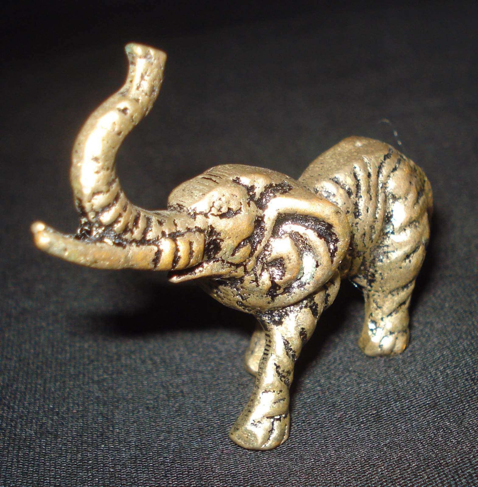 ELEPHANT Figurine Silver Tone Metal 1.75 inches (4.5 cm) Tall