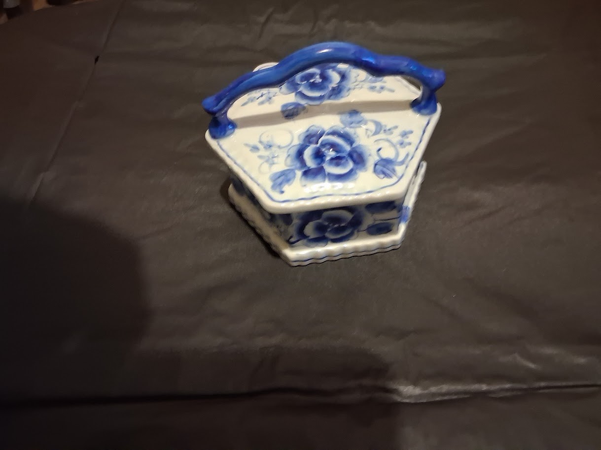 Vintage Blue and White Porcelain hexagon trinket box from Thailand 4 “