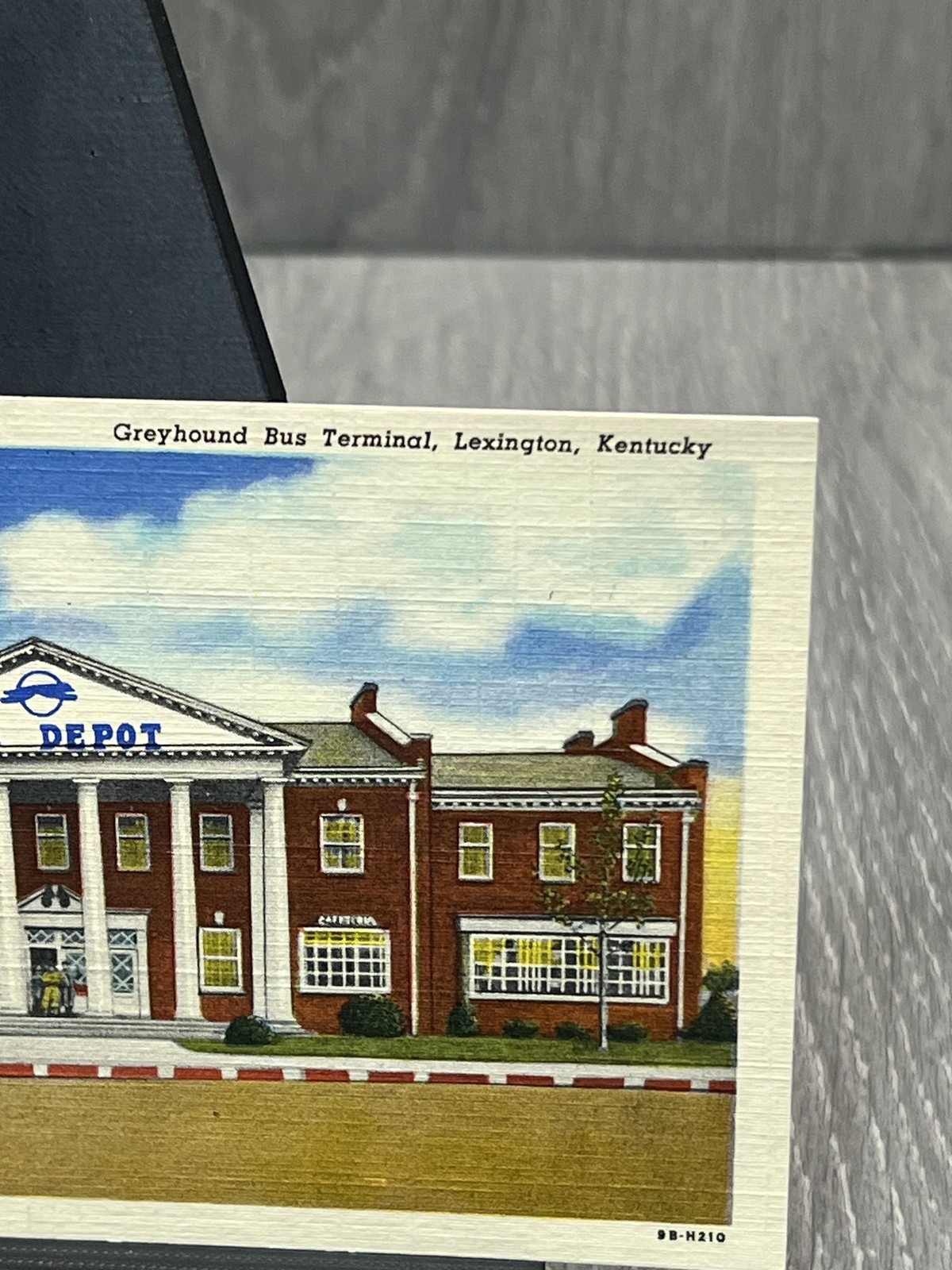 Vintage Linen Postcard Greyhound Bus Terminal Lexington Kentucky Unused 8B-H210