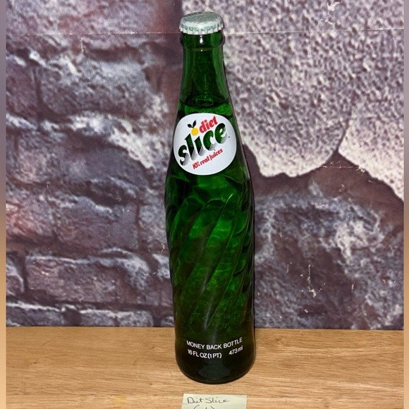 Vintage Diet Slice Green 16oz Soda Bottle Money Back Bottle SEALED (A)