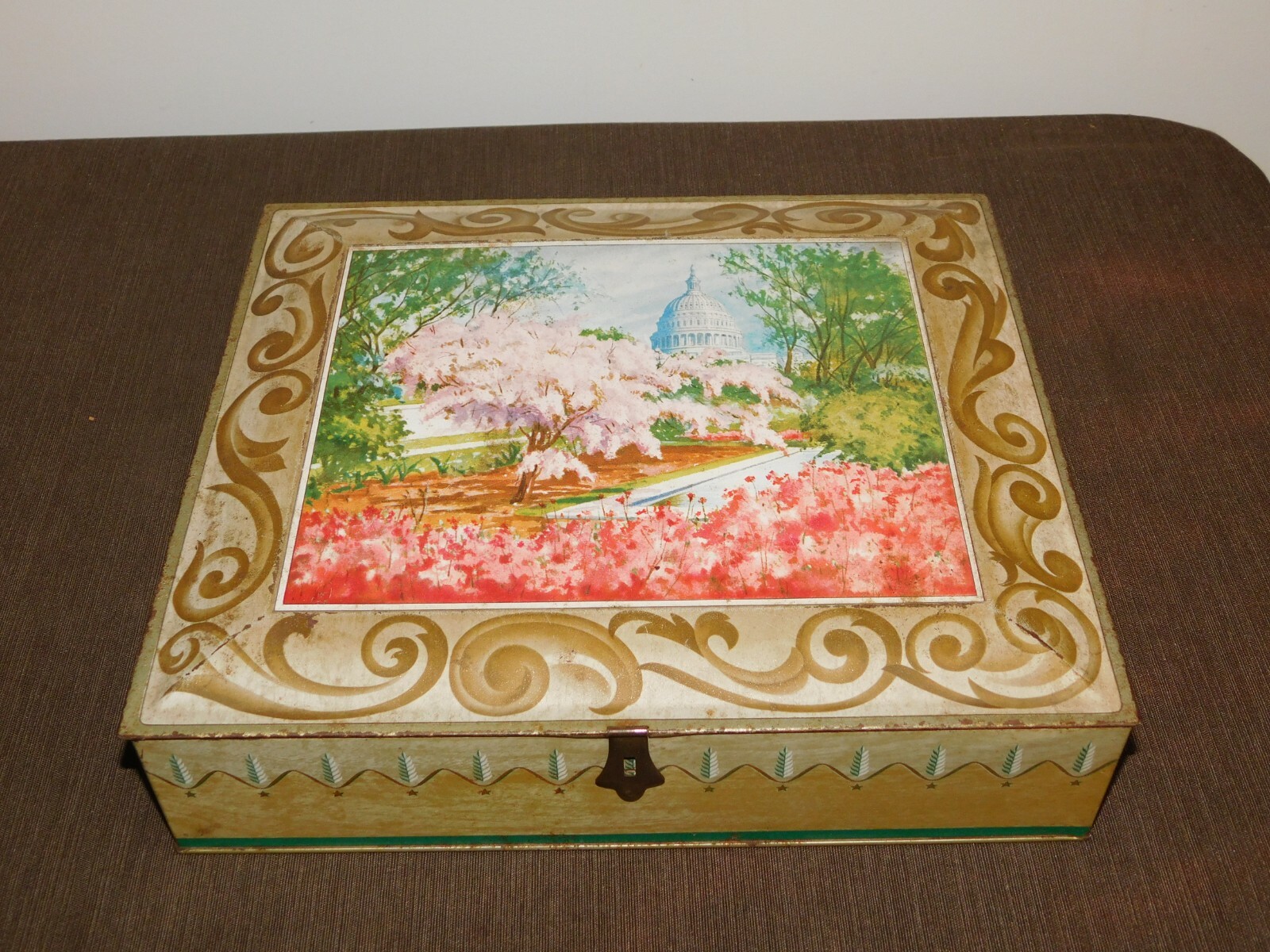 VINTAGE 12 1/2″ X 11″ WASHINGTON DC CAPITOL CHERRY SUNSHINE BISCUITS TIN *EMPTY*