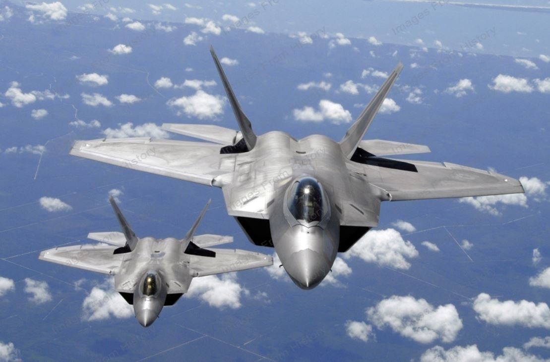 8×10 Print Military Aircraft Lockheed Martin F-22 Raptor #393899