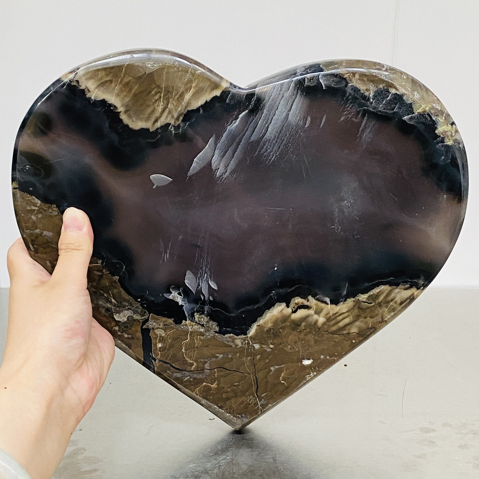 Natural Rare Volcanic Agate Crystal Heart carving 4560G (UV reactive crystal)
