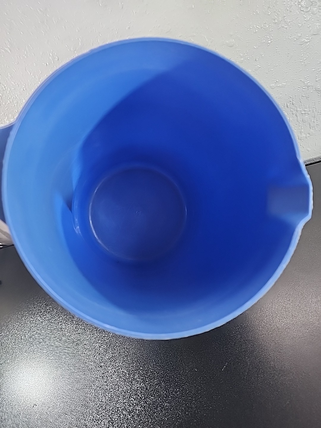 Rubbermaid 1 Gallon Pitcher Blue #2718 With Lid USA Made Vintage