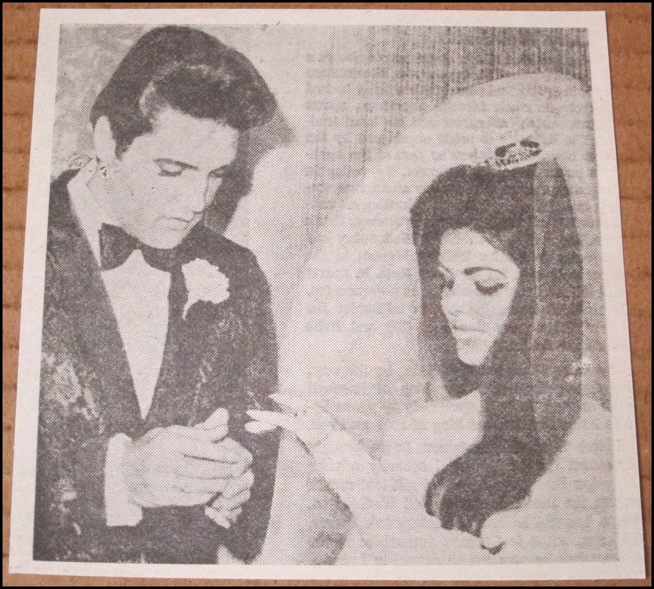 1977 Elvis Presley Marries Priscilla in 1967 Newspaper Clipping Photo 4.5″x4.5″