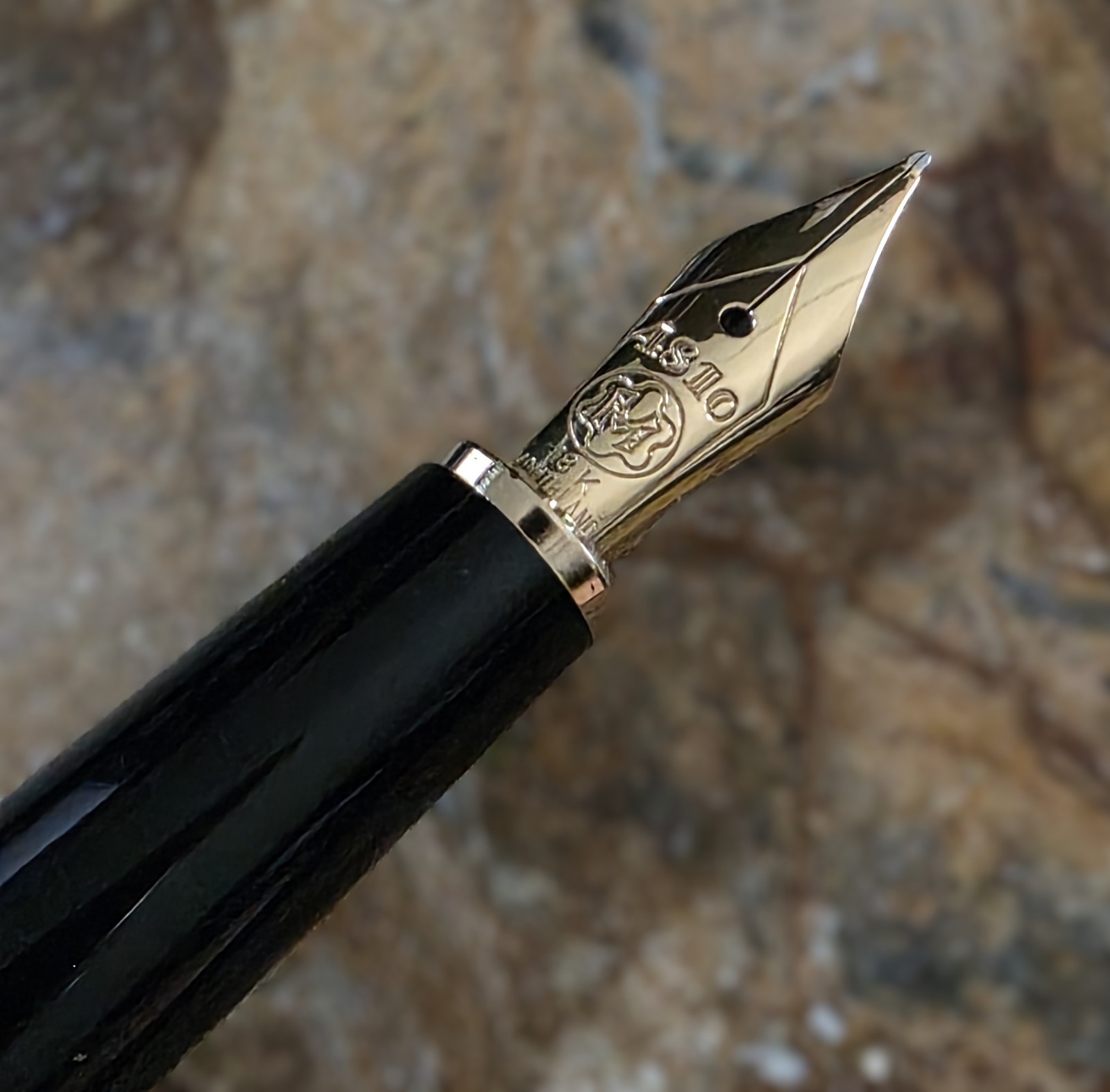 Late 80’s Transitional Montblanc Meisterstuck 144 Classique Fountain Pen 18k Nib