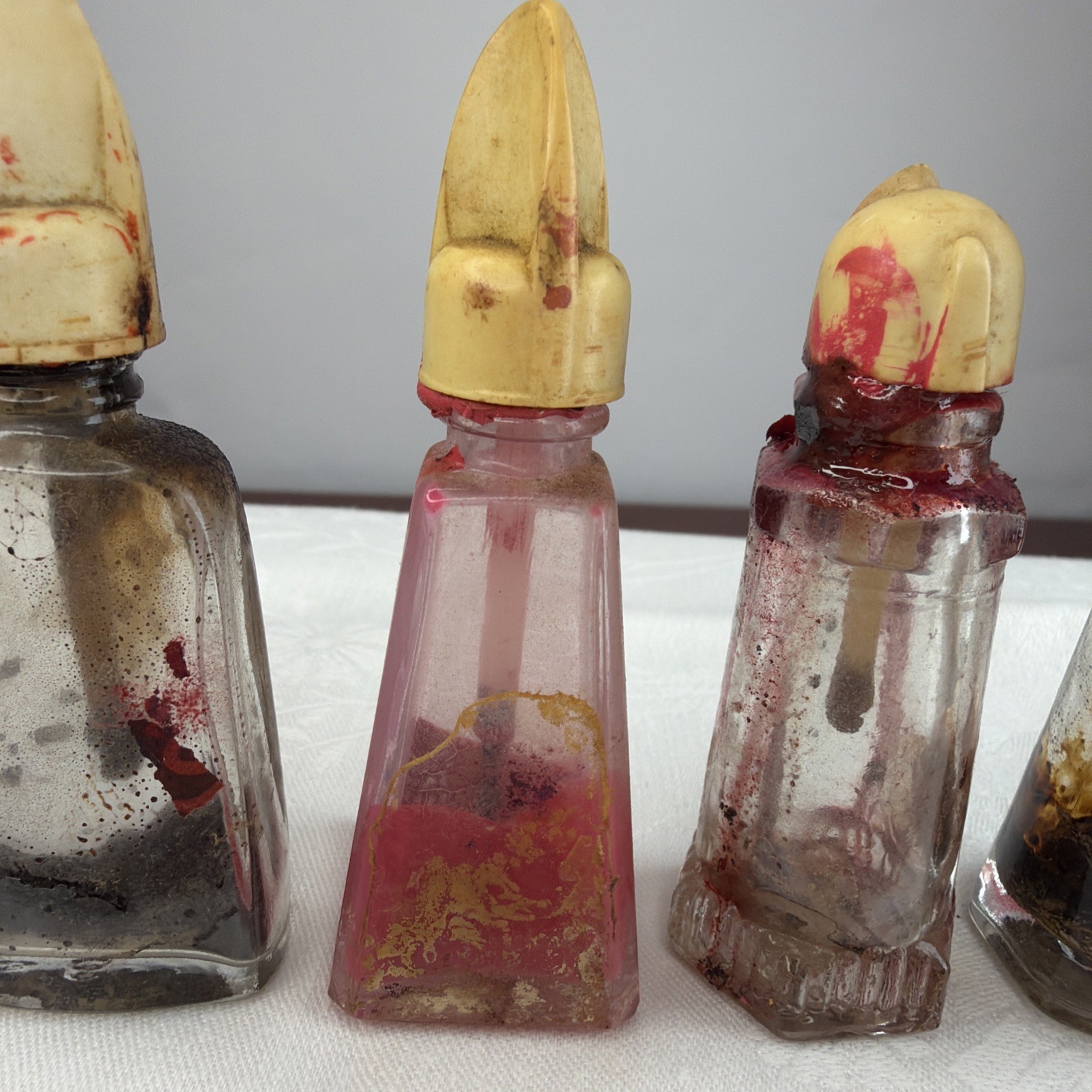Vintage CUTEX , DURA-GLOSS Nail Polish Bottles , Lot of 5, 1940s – DRIED -AS IS