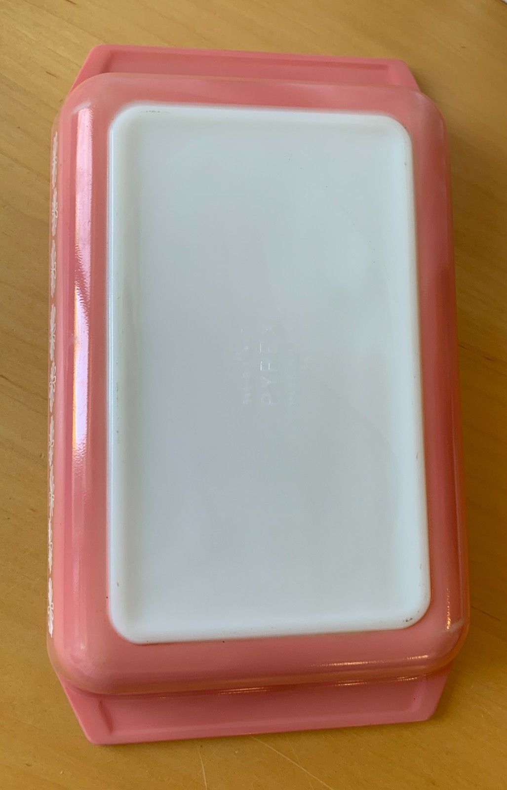 PYREX – Pink Daisy – Space Saver Casserole (548B) + LID (550C)