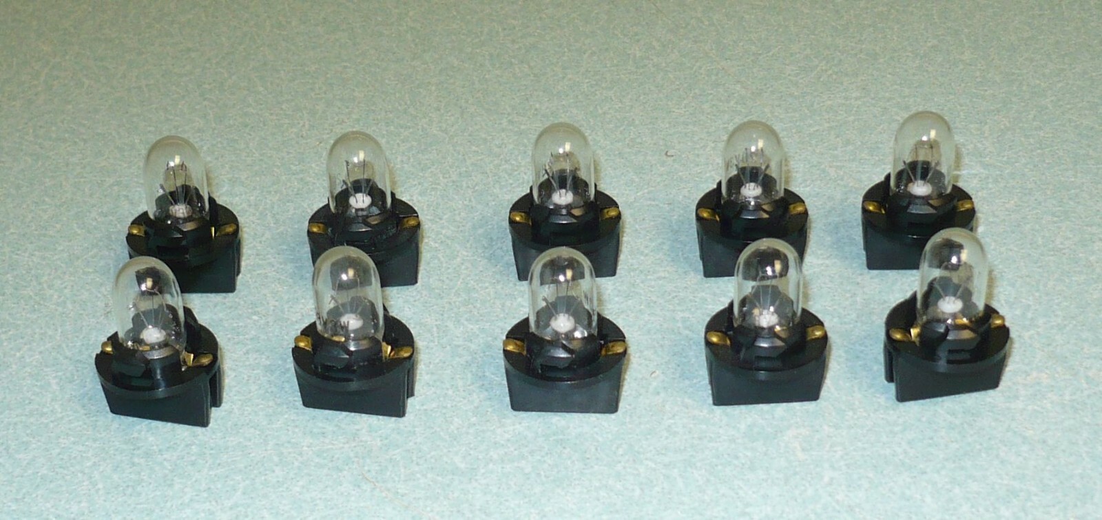 10 NEW PACHISLO SLOT MACHINE #400 24V LIGHT BULBS / BASES – READ DESCRIPTION