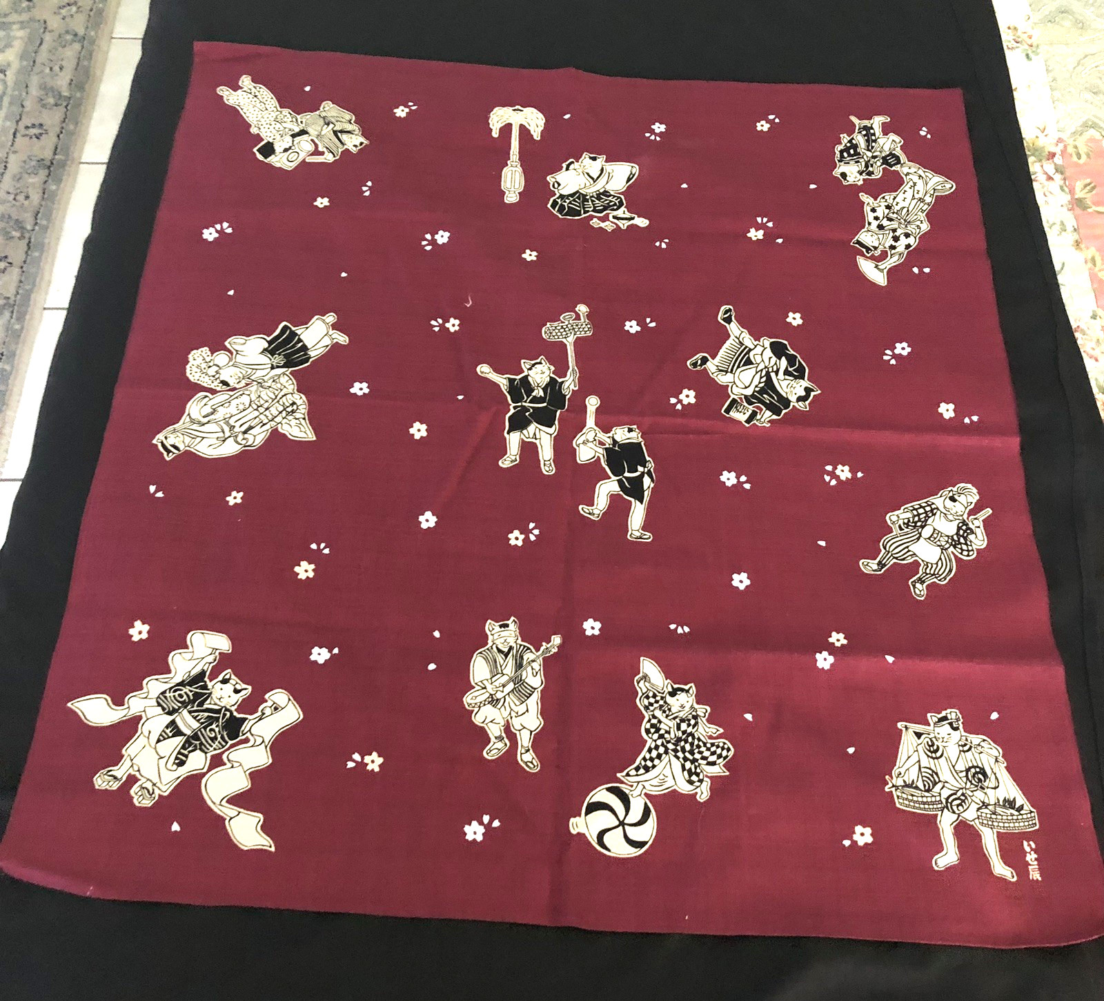VINTAGE JAPANESE SMALL TABLECLOTH PRINTED CATS IN JAPANESE TRADITIONAL CLOTHING.
