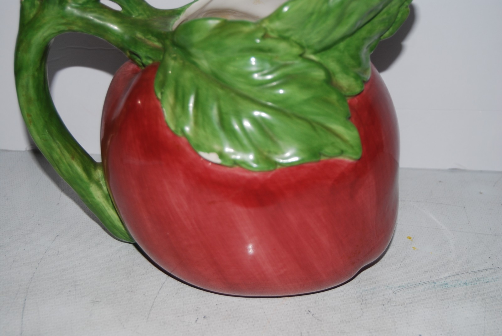 Vintage Ceramic Apple Pitcher 7″ Majolica Style Leaf Spout Farmhouse Decor