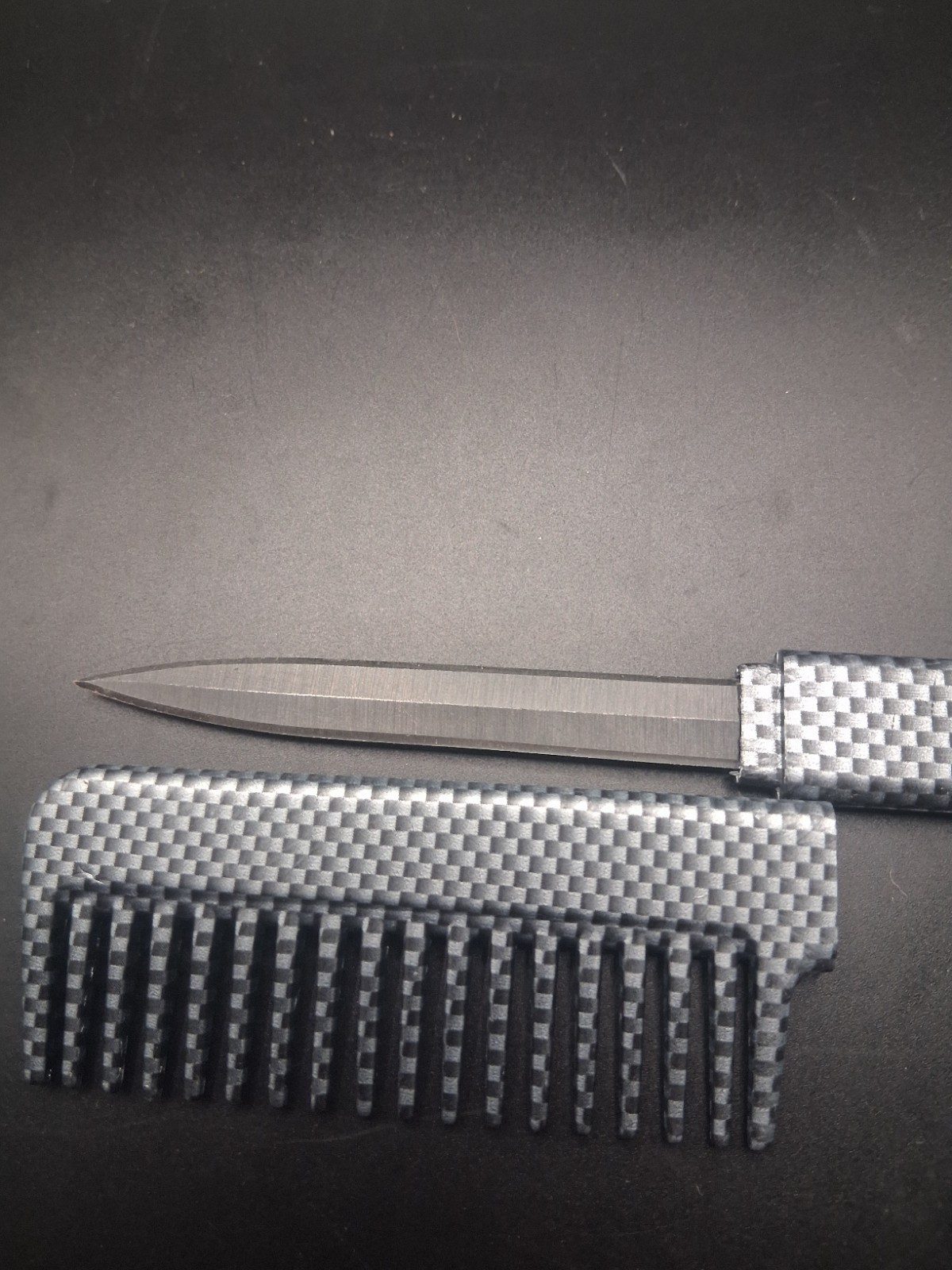 Double Egded Comb Handle Knife Sheath Included Stainless Steel Blade CarbonFiber