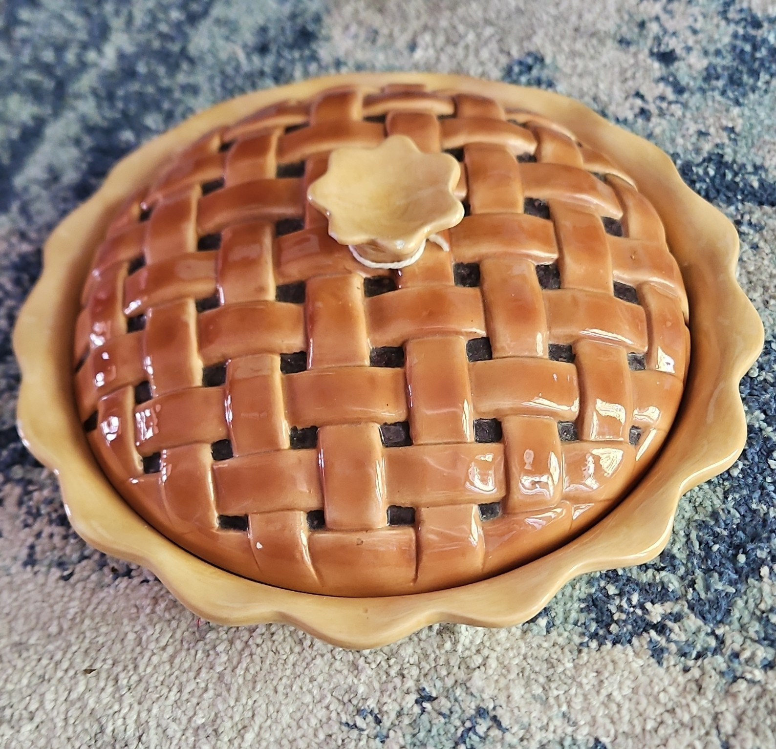 Bell Ceramics 1976 Vintage Round Ceramic Pie Dish w/ Lattice Lid Brown Beige