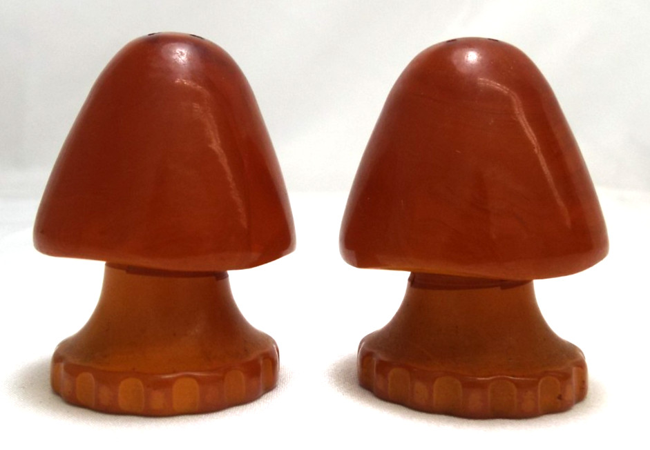 Vintage 1930s Bakelite Mushroom Salt & Pepper Shaker Set Butterscotch Screw Caps