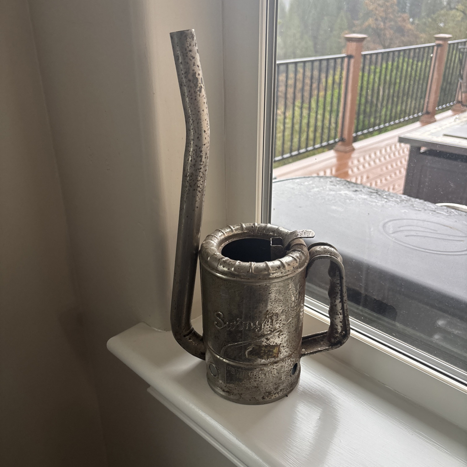 VINTAGE Swingspout Measure Co. 1 Quart Oil Can, With Swing Down Spout.