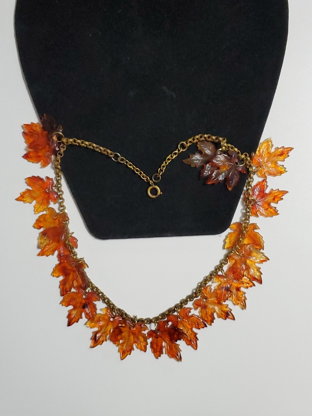 ANTIQUE VINTAGE BRASS CHAIN CELLULOID MAPLE LEAF LEAVES CHOKER NECKLACE
