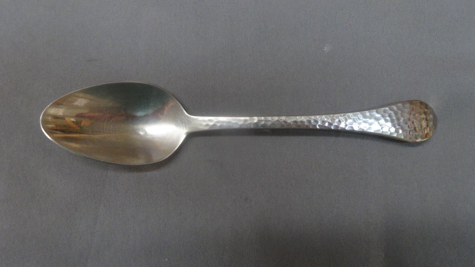 Wallace Stainless Colonial Hammered 1 Teaspoon 6 1/4″