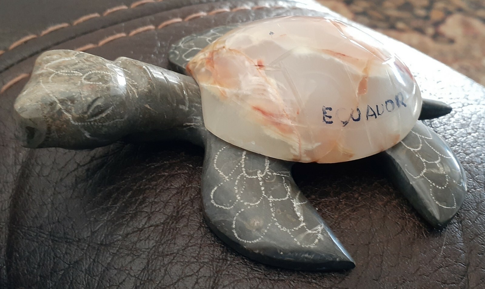 Sea Turtle Hand Carved Stone & AGATE Shell Ecuador 5″ x 4″ signed