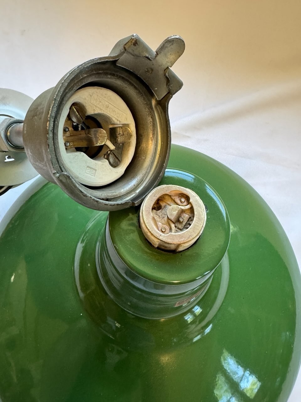 ONE 40s Appleton 16″ Porcelain Industrial Green Barn Light Vintage Gas Station A