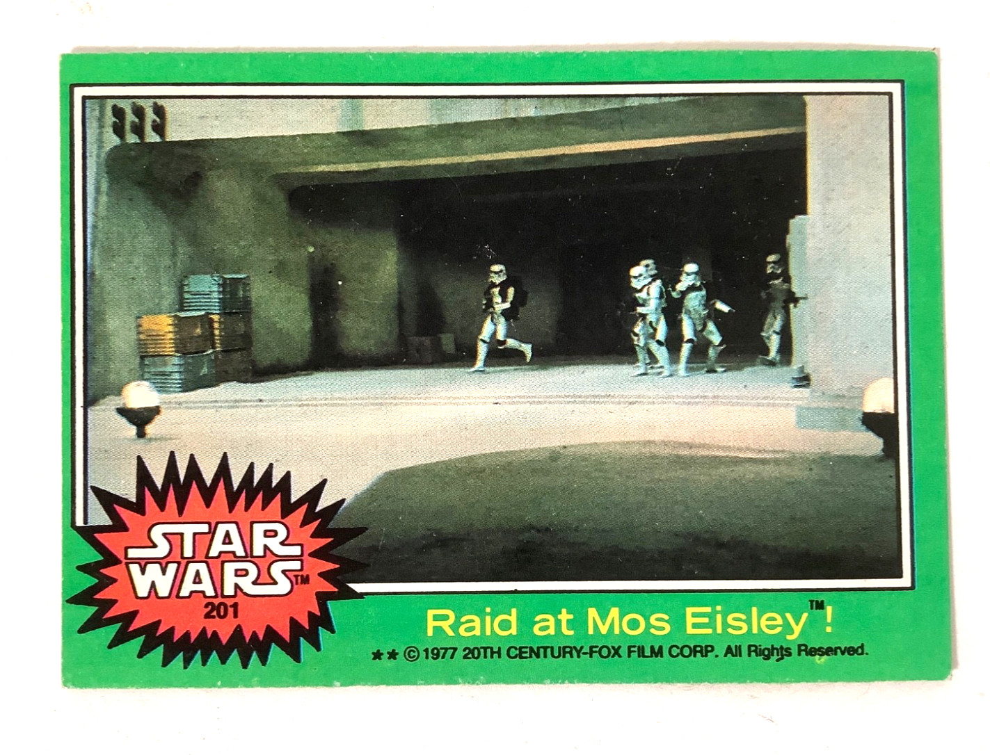 1977 Topps Star Wars Series 4 Green #201 RAID AT MOS EISLEY! ~ MINT
