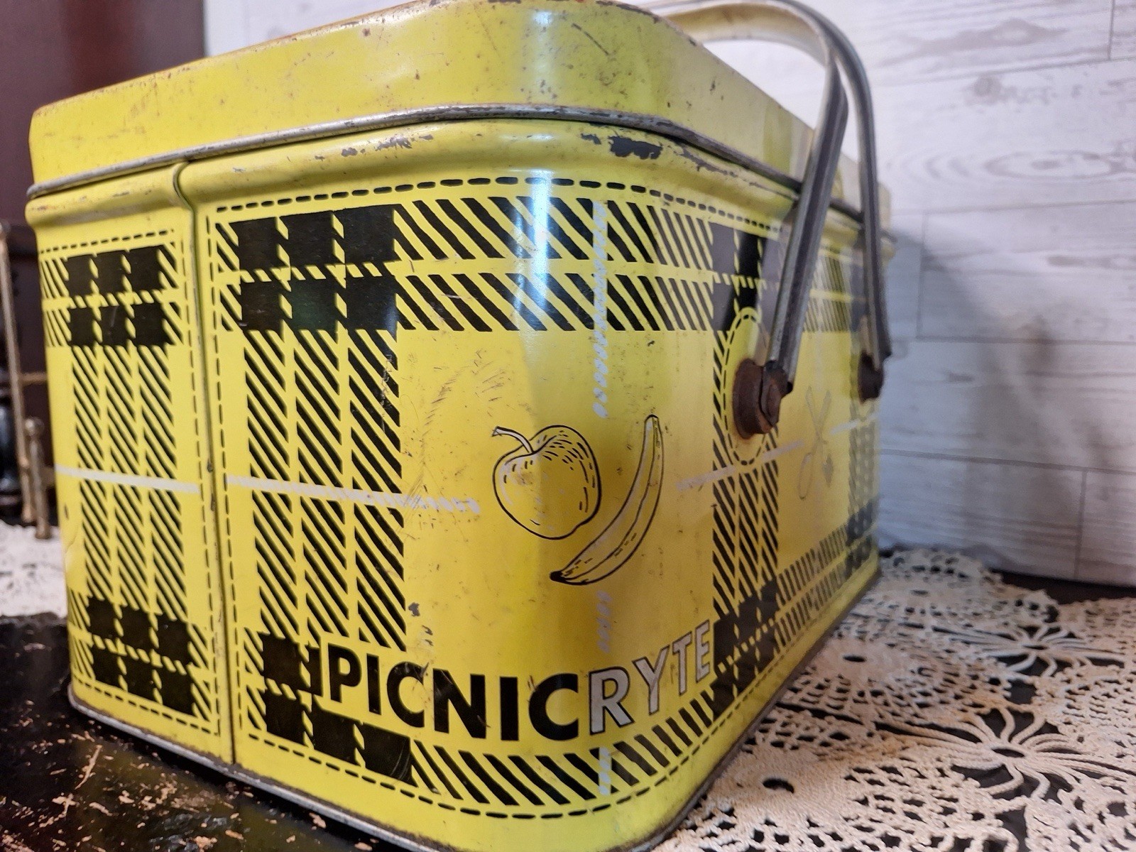 Vntg. Nesco Picnicryte Yellow/Black Plaid Metal Picnic Basket, Picnic Tin