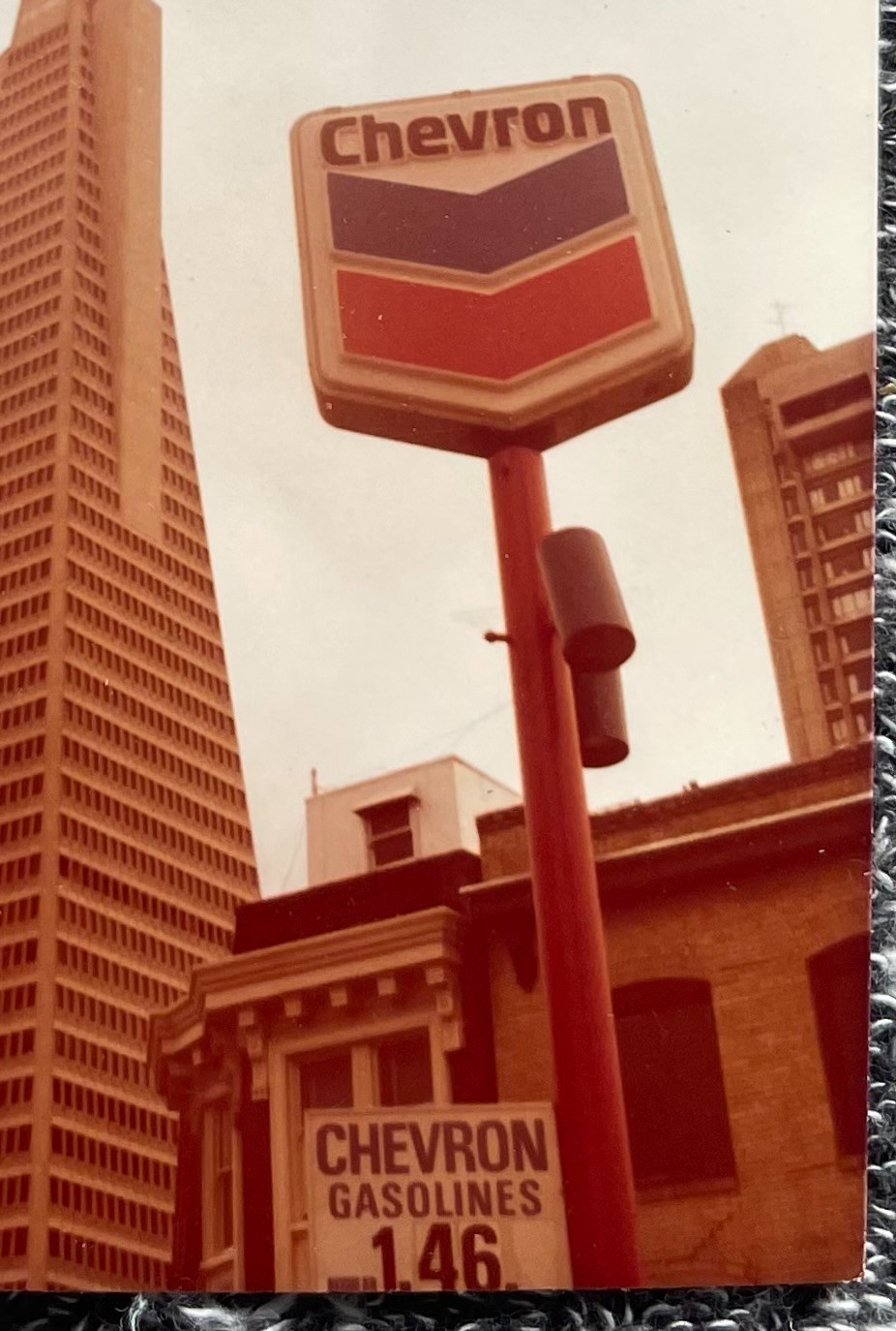 TRANSAMERICA PYRAMID 1981 CHEVRON GAS $ 1.46 gal SIGN SAN FRANCISCO vintag PHOTO