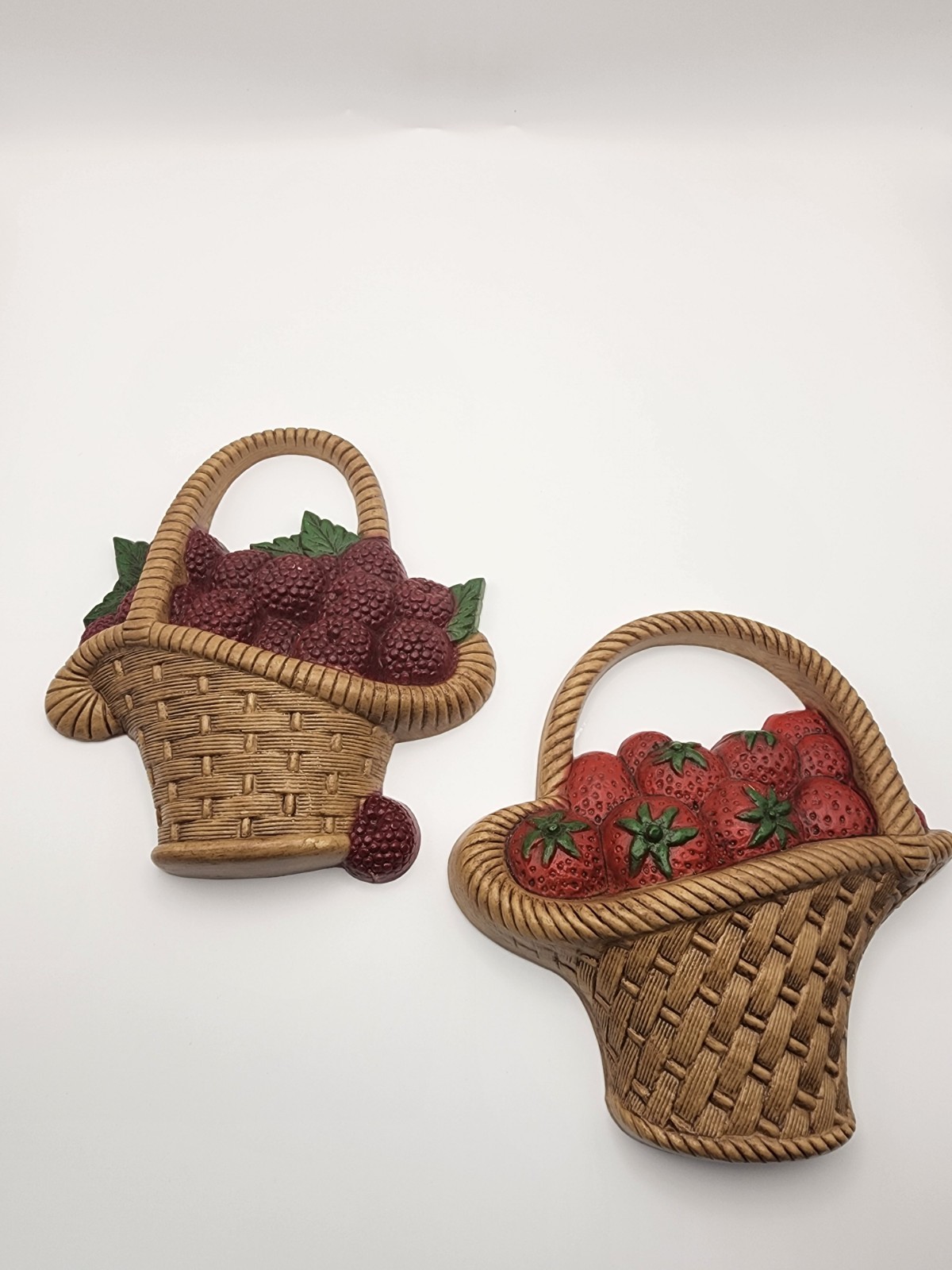 VTG 1985 Burwood Co. Molded Plastic Berry Baskets Wall Plaques Set Of 2