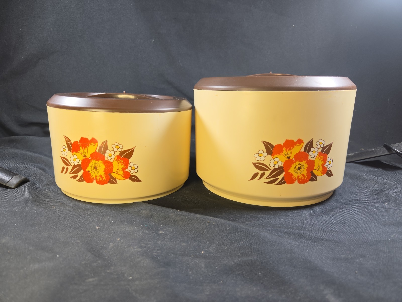 vintage 1970s sterilite canisters with lids flower print 2 piece set 6.25 & 7″ D