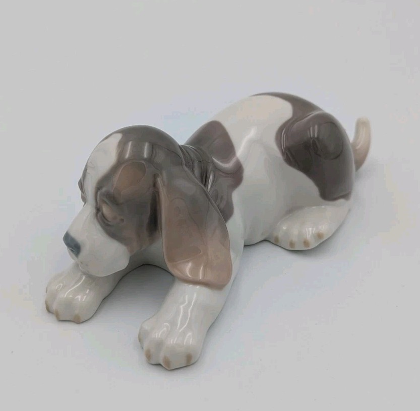 Lladro Sleepy Puppy 1072 Beagle Figurine Spain Porcelain 7in Glossy