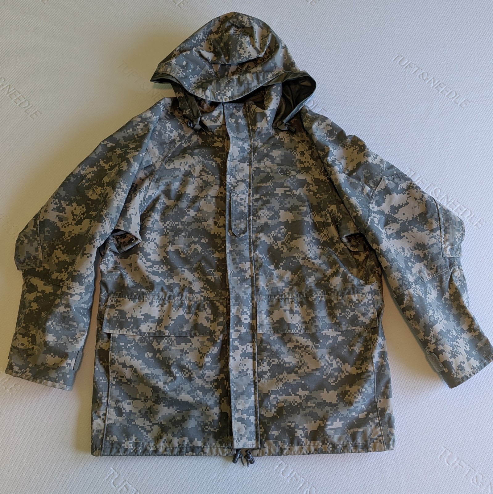 US MILITARY PARKA, COLD WEATHER, UNIVERSAL CAMO, GORE-TEX, GORE-SEAM, MED-REG