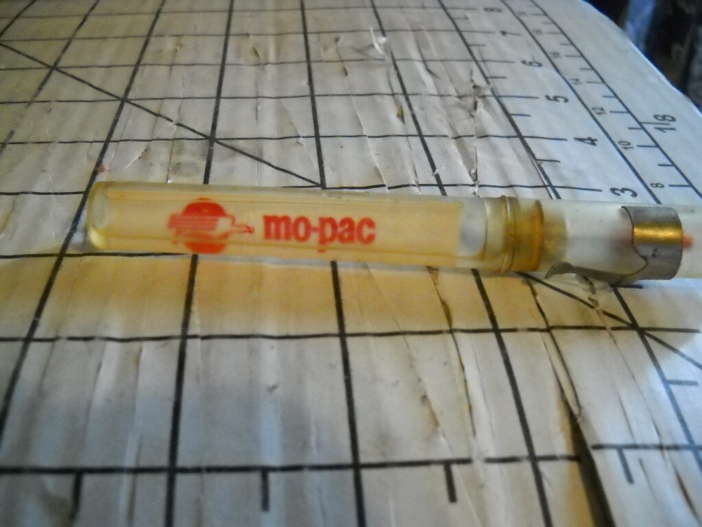 Vintage Mo-Pac Pocket Clip Oiler. refillable