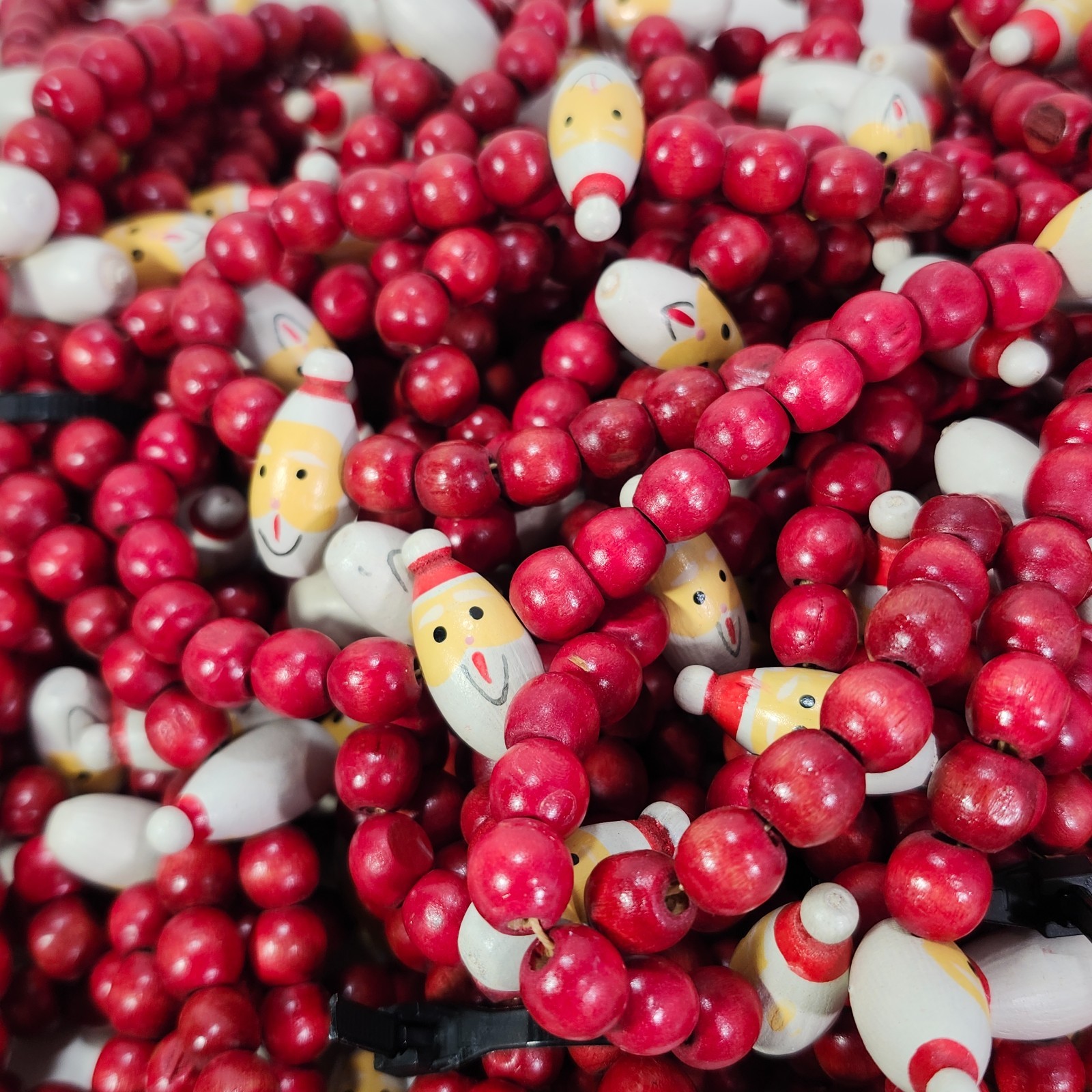 VTG Wood Bead Xmas String Garland Santa Clause Face 792″ 66ft Rustic Red Bundle