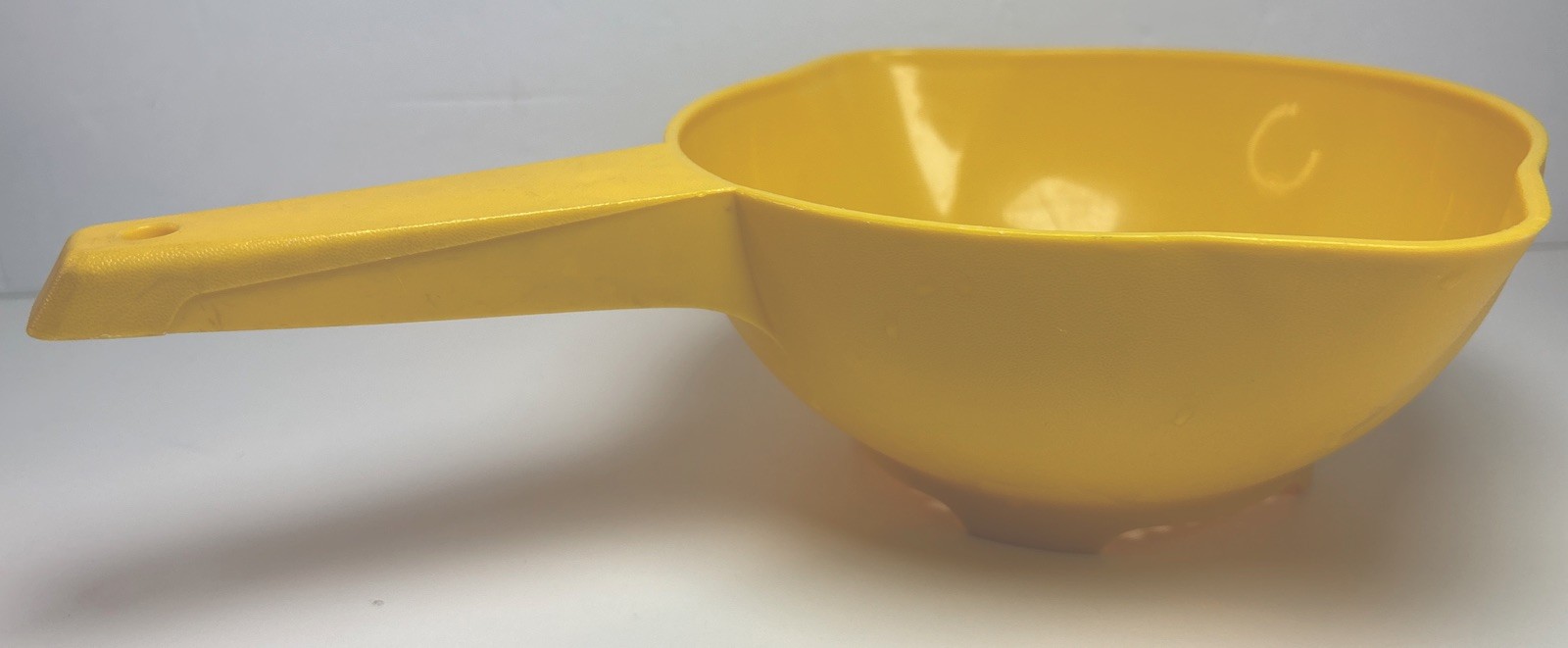 Vintage Tupperware 1 QT Double Spout Strainer Colander Yellow 1200-6 M7