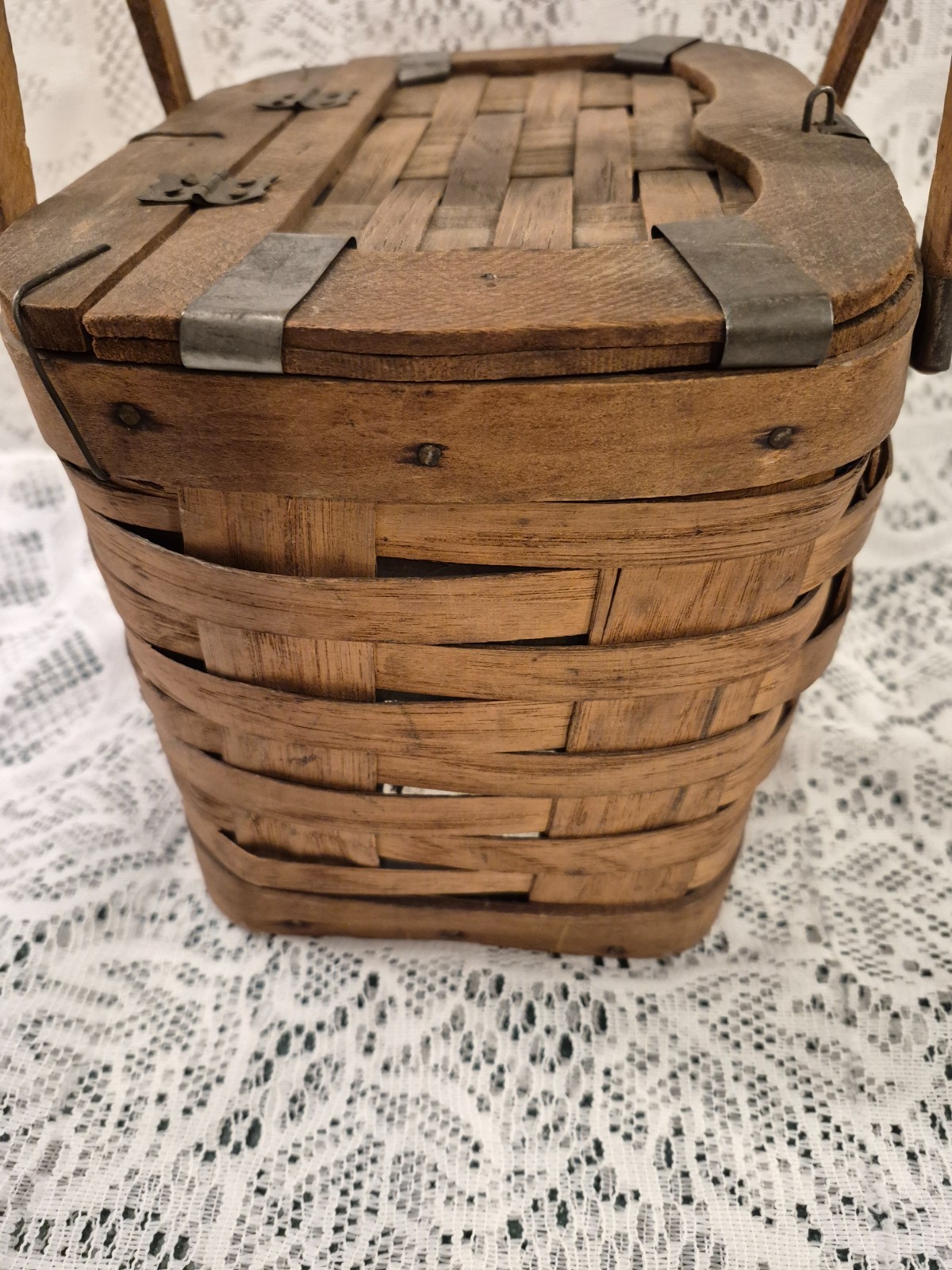 Vintage Primitive METAL LINED SPLIT OAK REFRIGERATOR PICNIC BASKET COOLER HANDLE