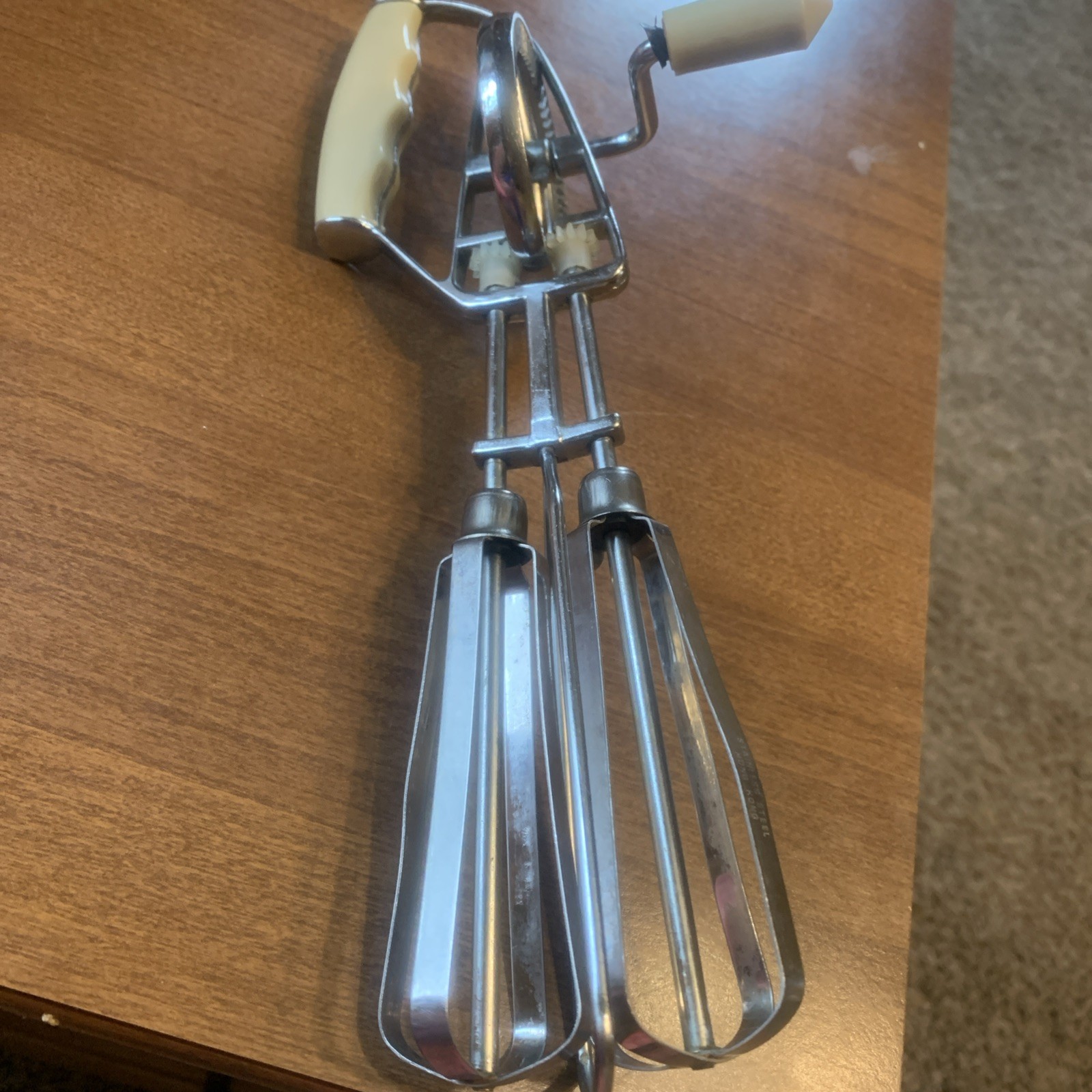 Preowned handheld manual beater Light Tan Color Handles/10.5 In/kitchen Applianc