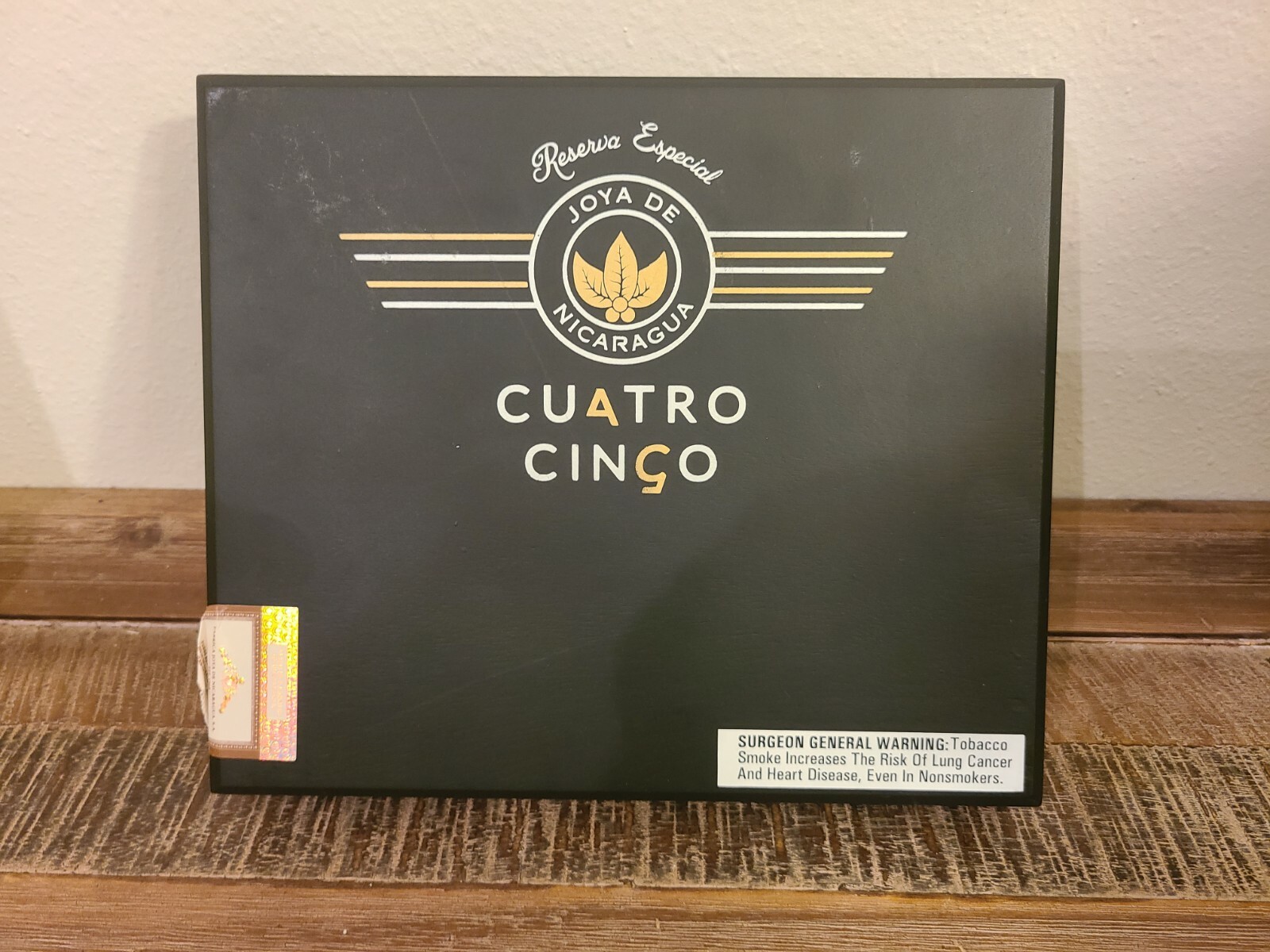 Empty Cuatro Cinco Joya De Nicaragua Wood Cigar Box 9 1/4″ x 7 3/4″ x 1 1/4″