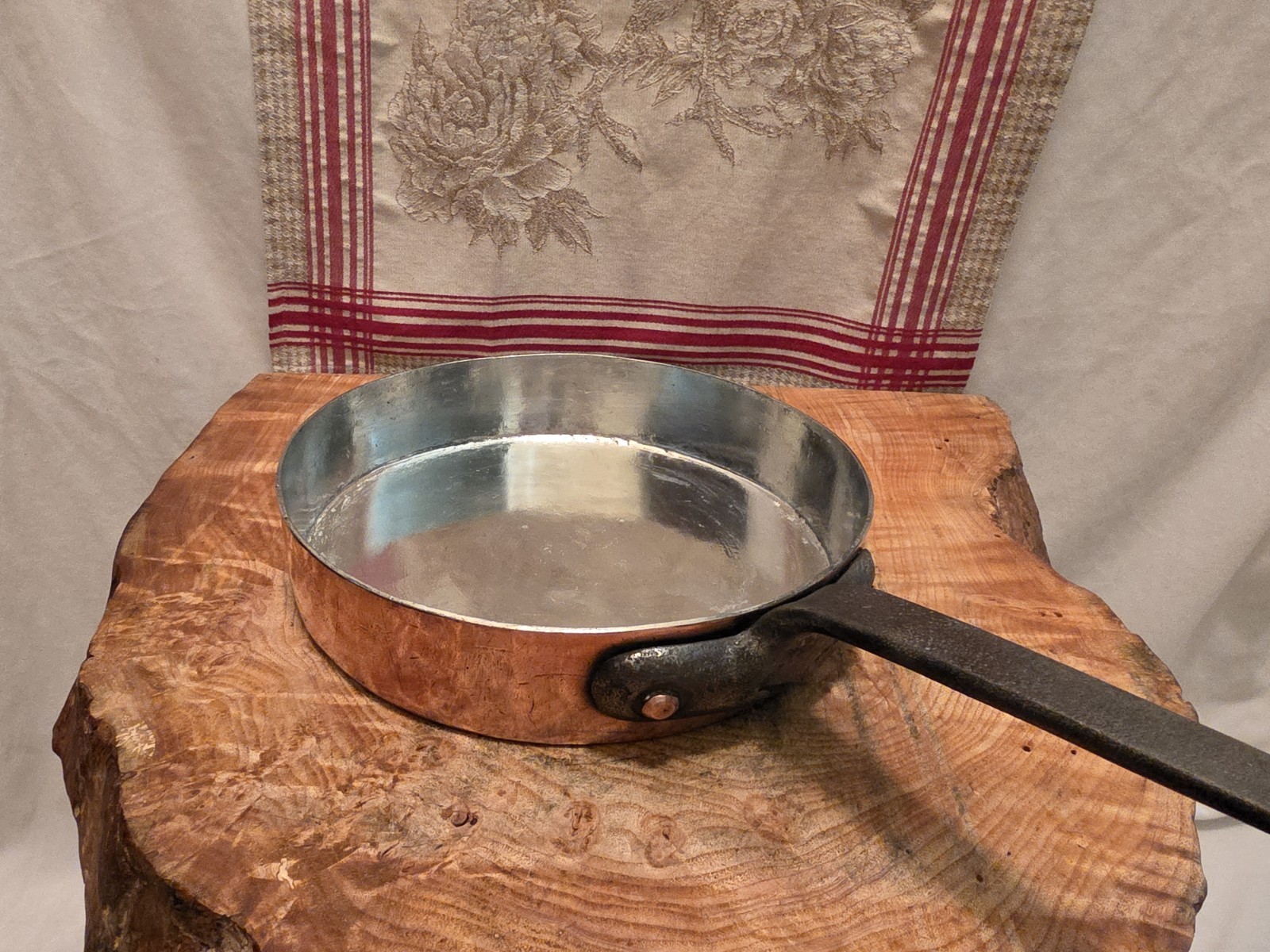 Antique Copper Saute Pan 10 inch-25.5cm diameter with Fresh Tin 5lb 5oz 2.6mm