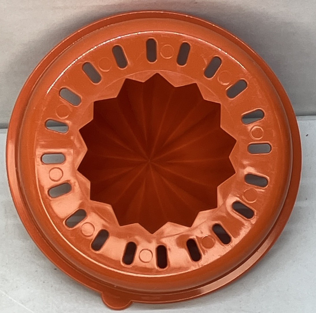 Vintage Tupperware Juicer (409) with Bowl (1493) and Pour Spout Lid (563).
