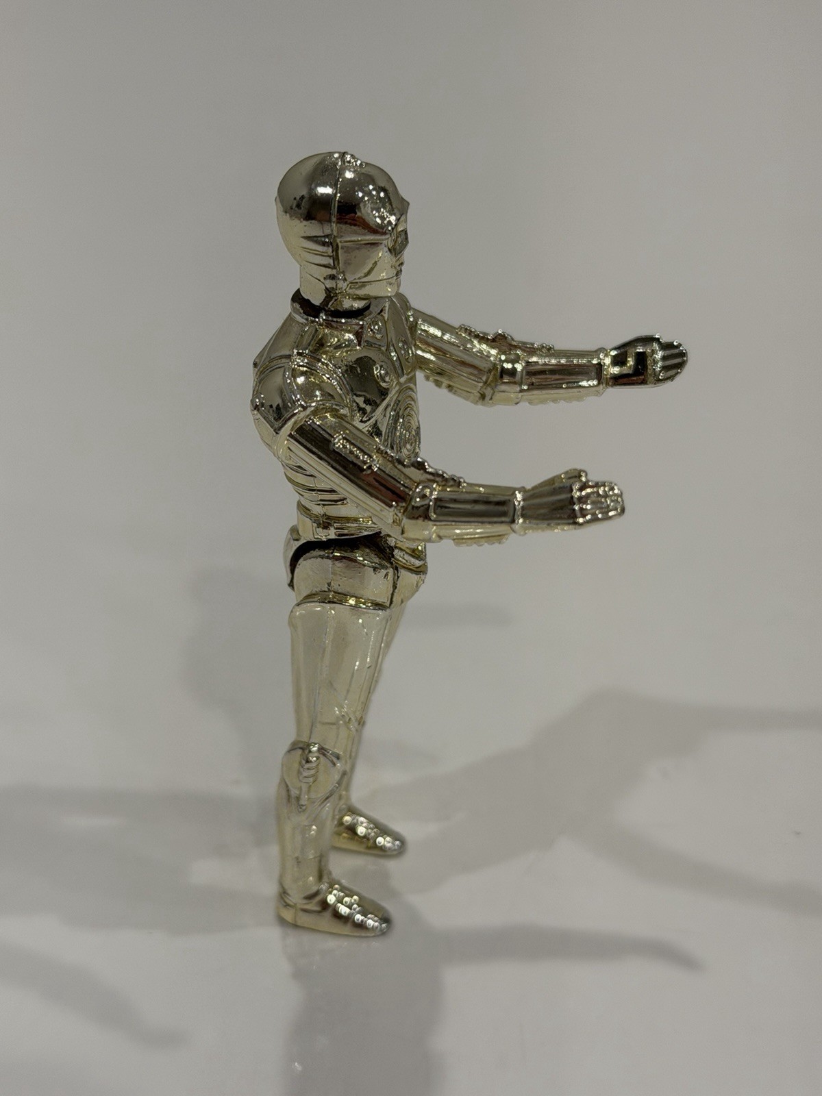 Vtg Kenner Star Wars C-3PO Droid Action Figure 1977 Hong Kong GMFGI, 3.75”