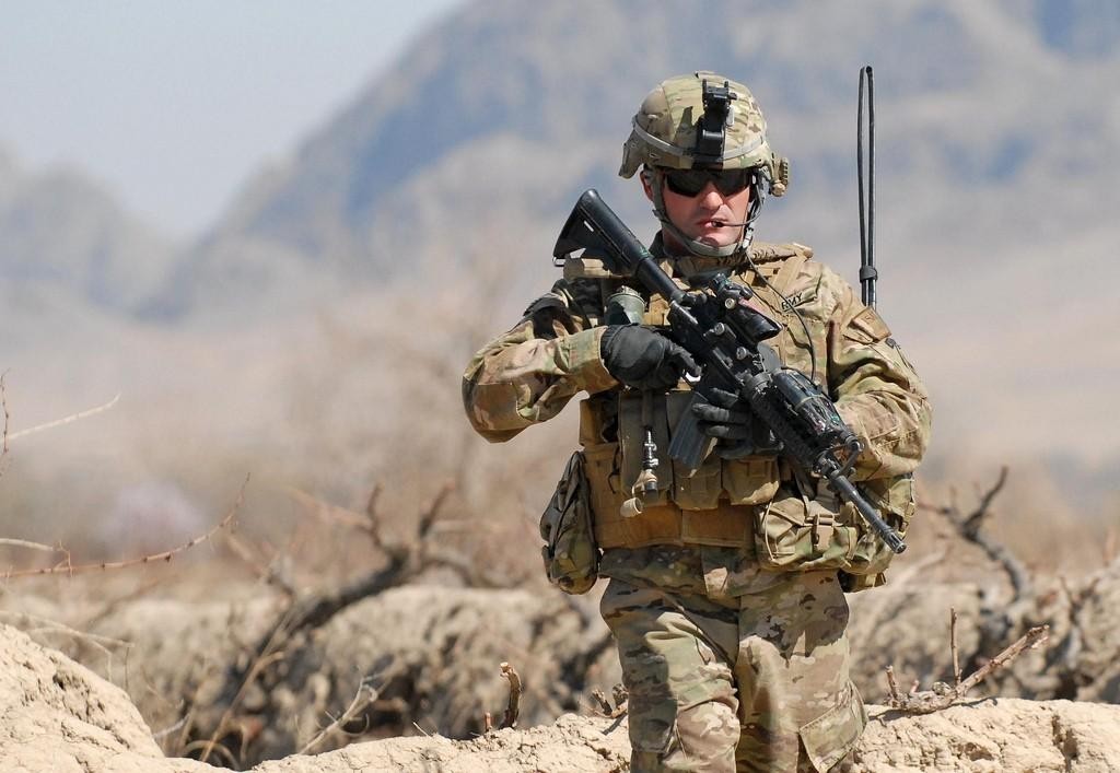 USGI US Army 2010 Multicam ACU Set (Large/Medium Regular) LR/MR