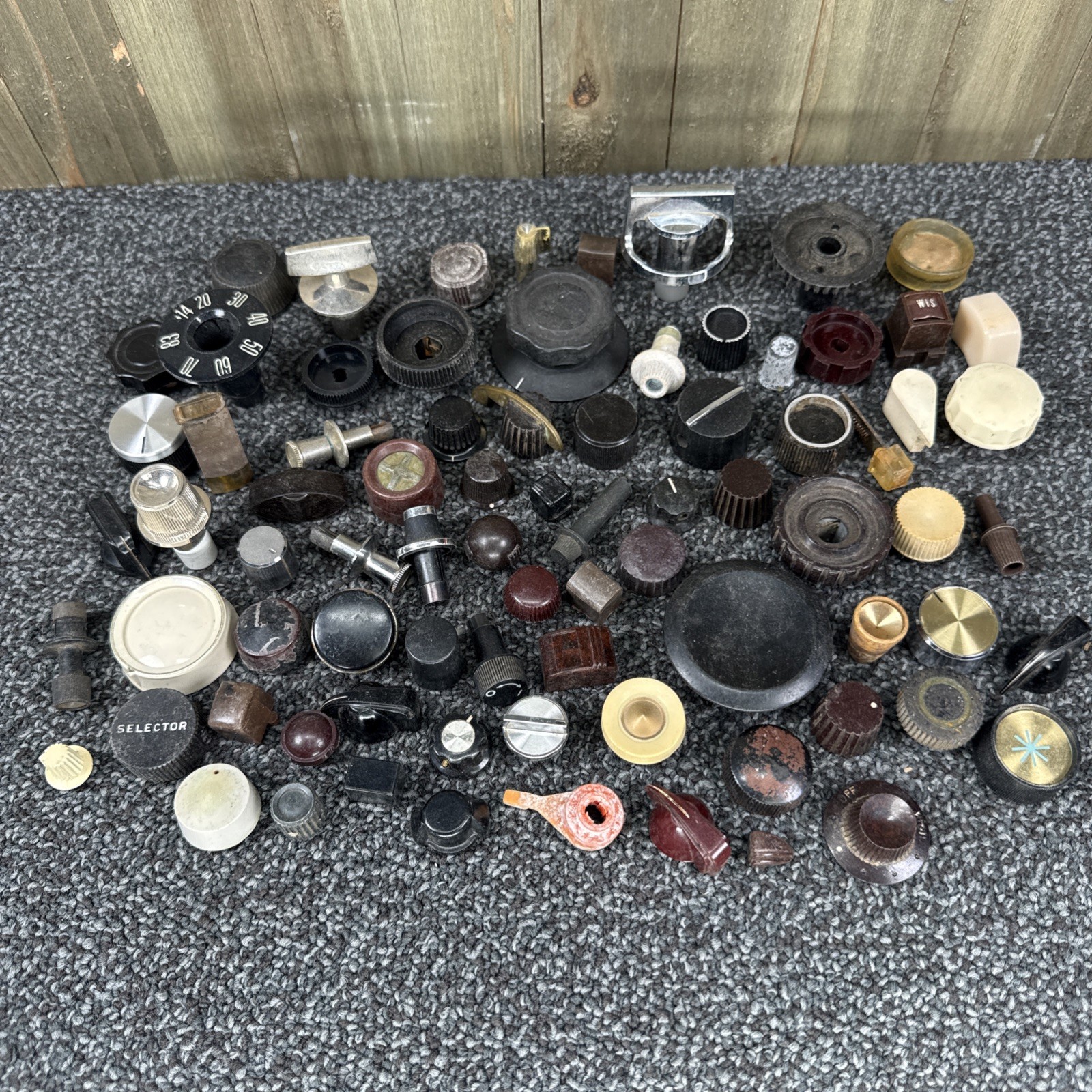 50+ Vintage Radio / TV / Equipment Knobs Used Midcentury Plastic Bakelite LOT 07