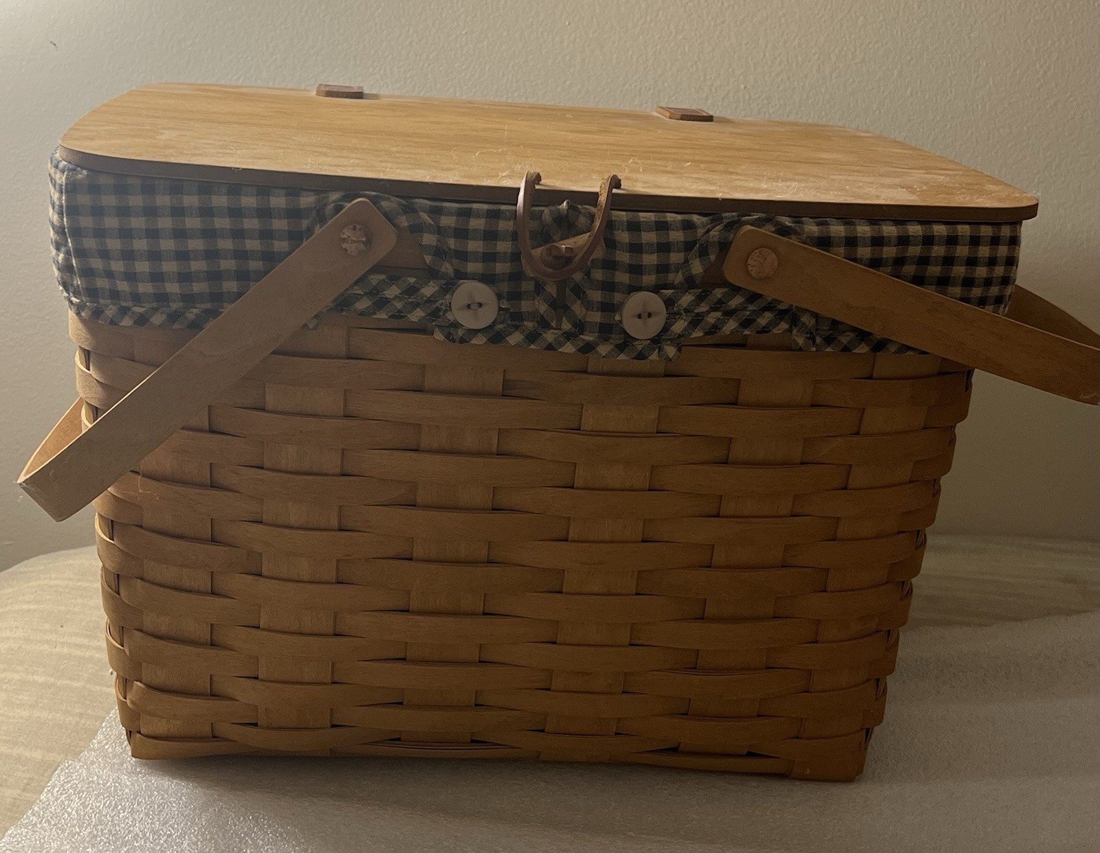 Longaberger Large 2007 Picnic Basket Signed With multicolor Plaid Liner + Riser