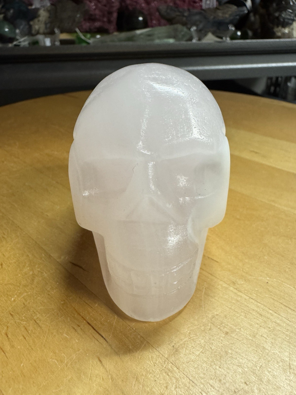 6980 Mangano Calcite Skull Uv Reactive 2.9”T 2.1”W 3.5”L Wt. 1 Lb. 3 Oz.